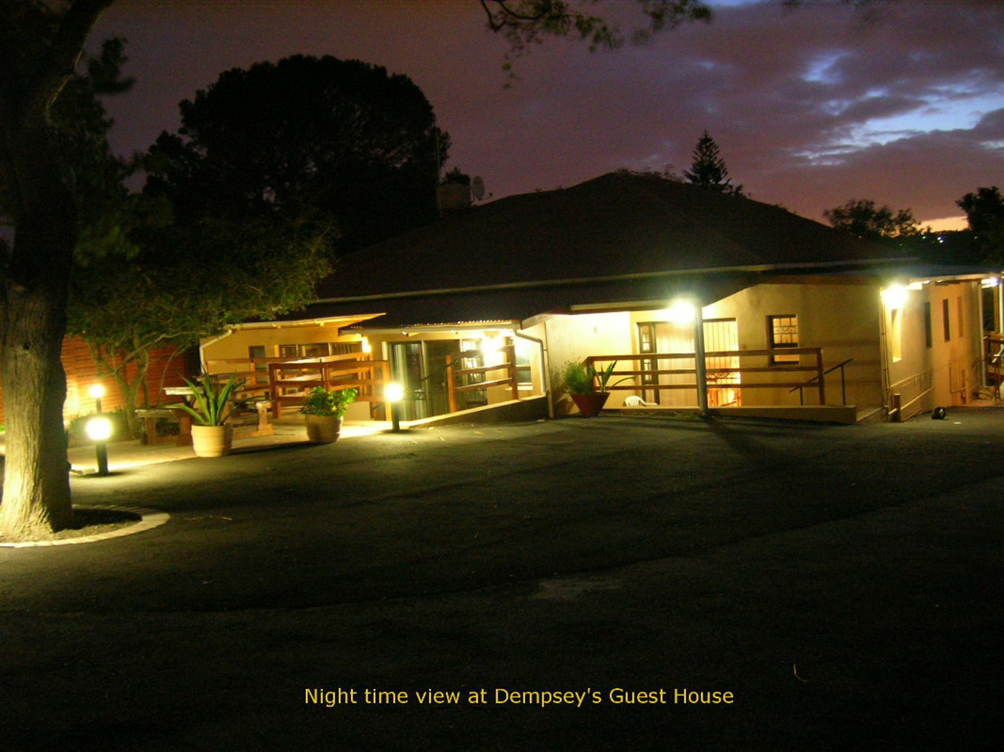 Dempsey'S Self-Catering Guest House ポート・エリザベス エクステリア 写真
